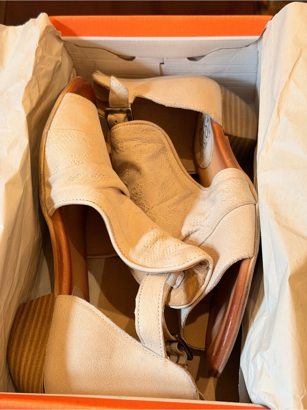 NWT! Miz Mooz Cream Leather Slingback Sandals - Picture 2 of 12